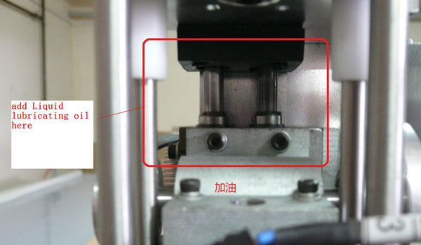 Add liquid lubricating oil to flatbed cutter 