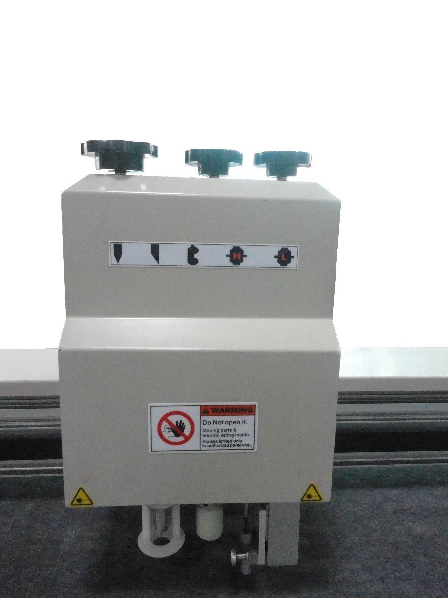 Printed card model cutting machine