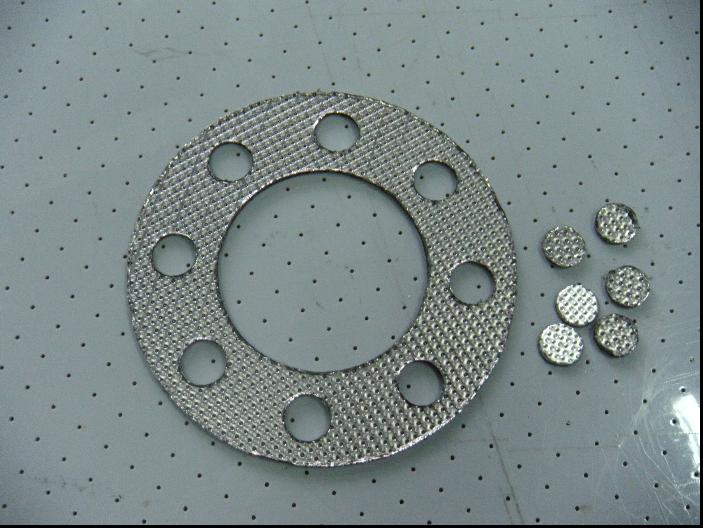Solid material gaskets making table cutter 