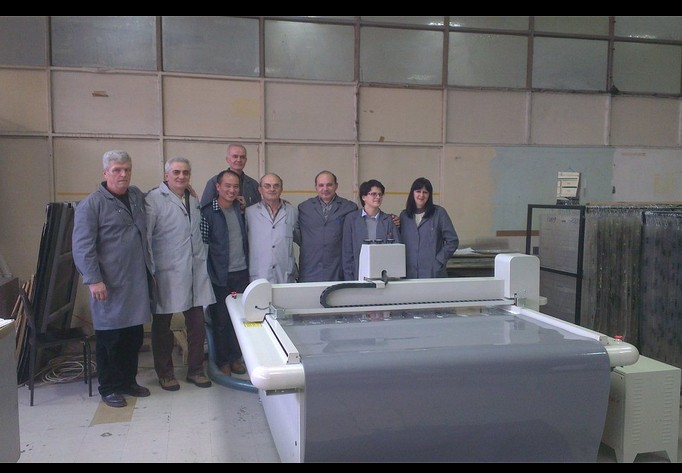 Macedonia customer install one set flatbed cutting machine 